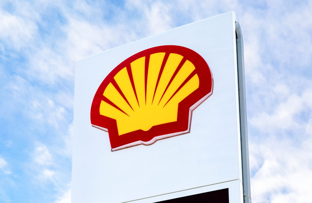 Shell weakens 2030 carbon cut target, sets new goal for oil product emissions