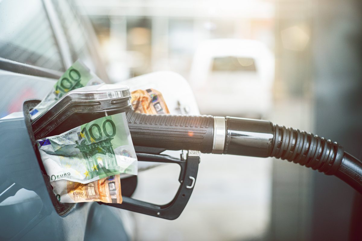 U.S. Gasoline Prices Fall to Lowest Since March, Diesel Hits Multi-Year Lows
