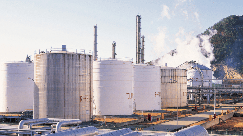 Analyst: US oil producers might start cutting production