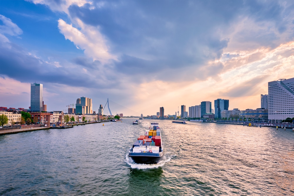 ARA Barging in July: Fading Freight, Persistent Friction, and Volume Volatility