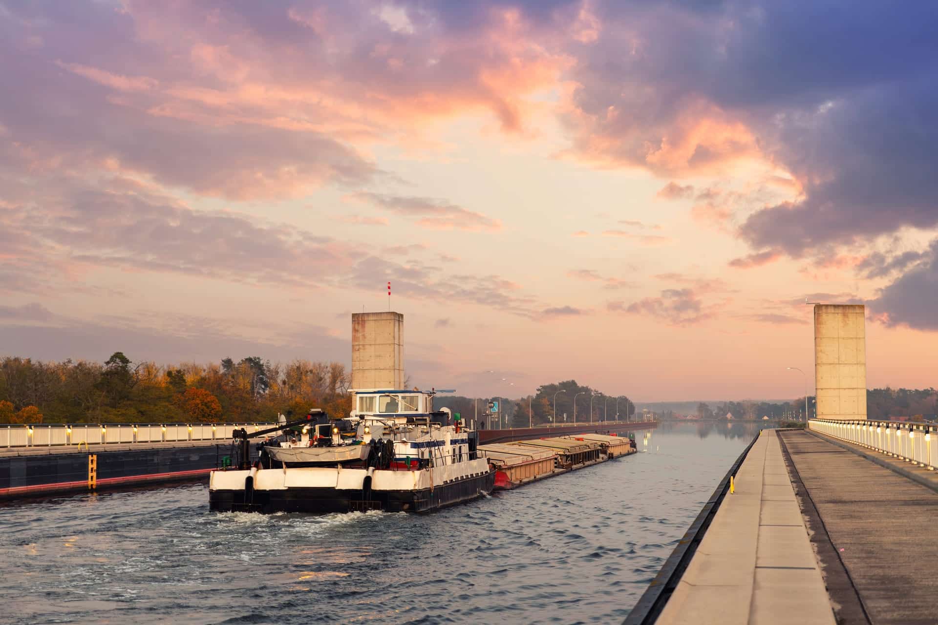 Rhine Freight Market: Quiet Trading, Growing Barge Surplus, and Stable to Softer Rates