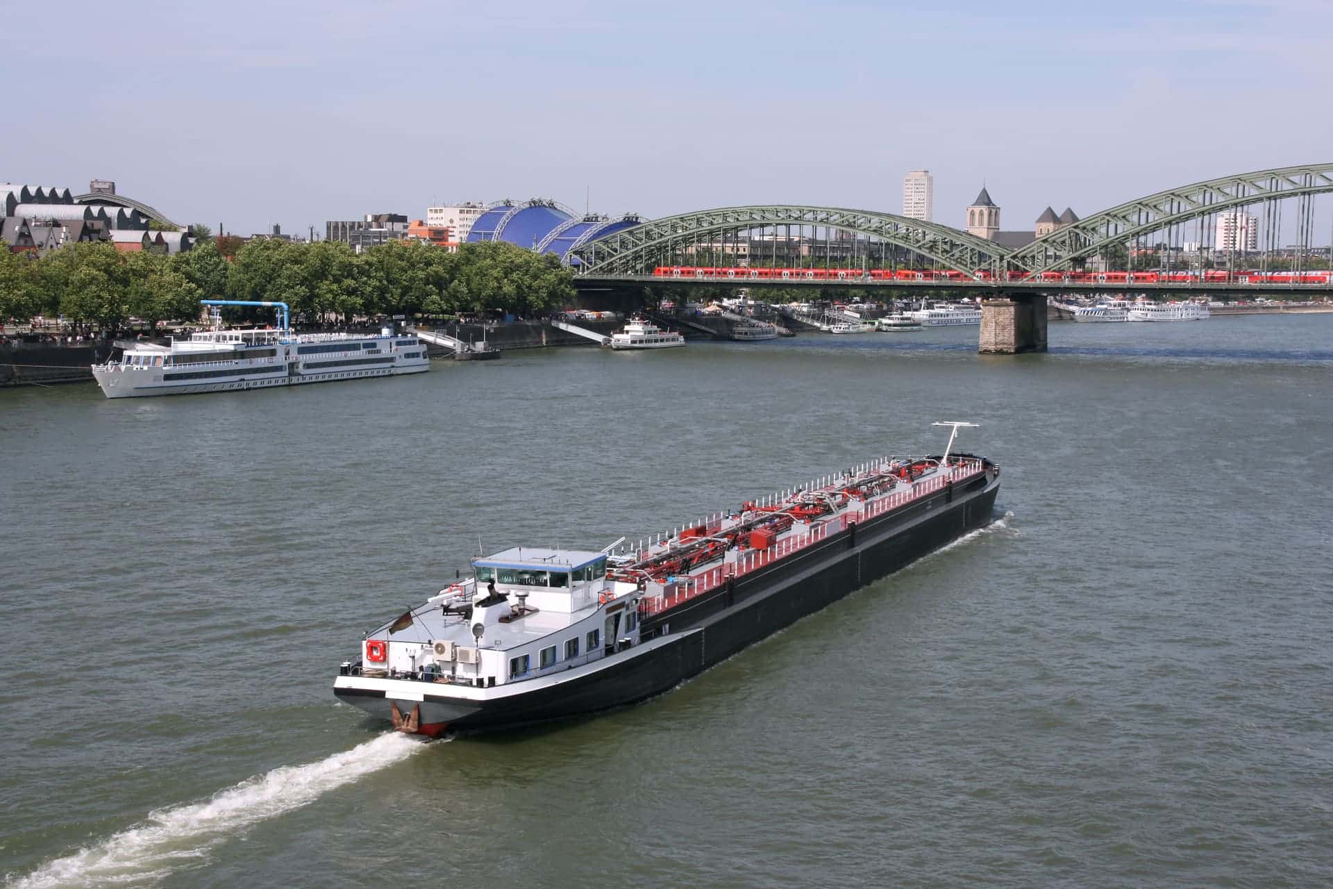 Rhine Freight Market: Low Water Levels and Holiday Schedules Keep Market in Check