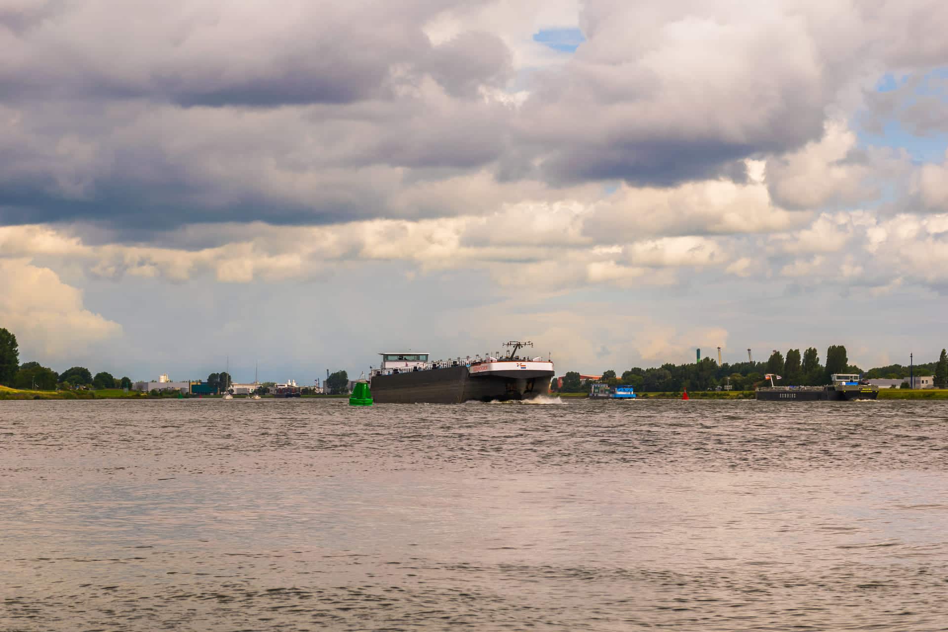 Rhine Freight Market: Holiday-Shortened Week Sees Steady Activity and Rising Water Levels