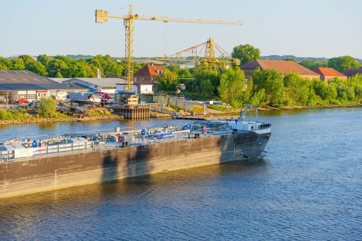 Rhine Freight Market: Low Water Levels and Falling Oil Prices Drive a Surge in Activity