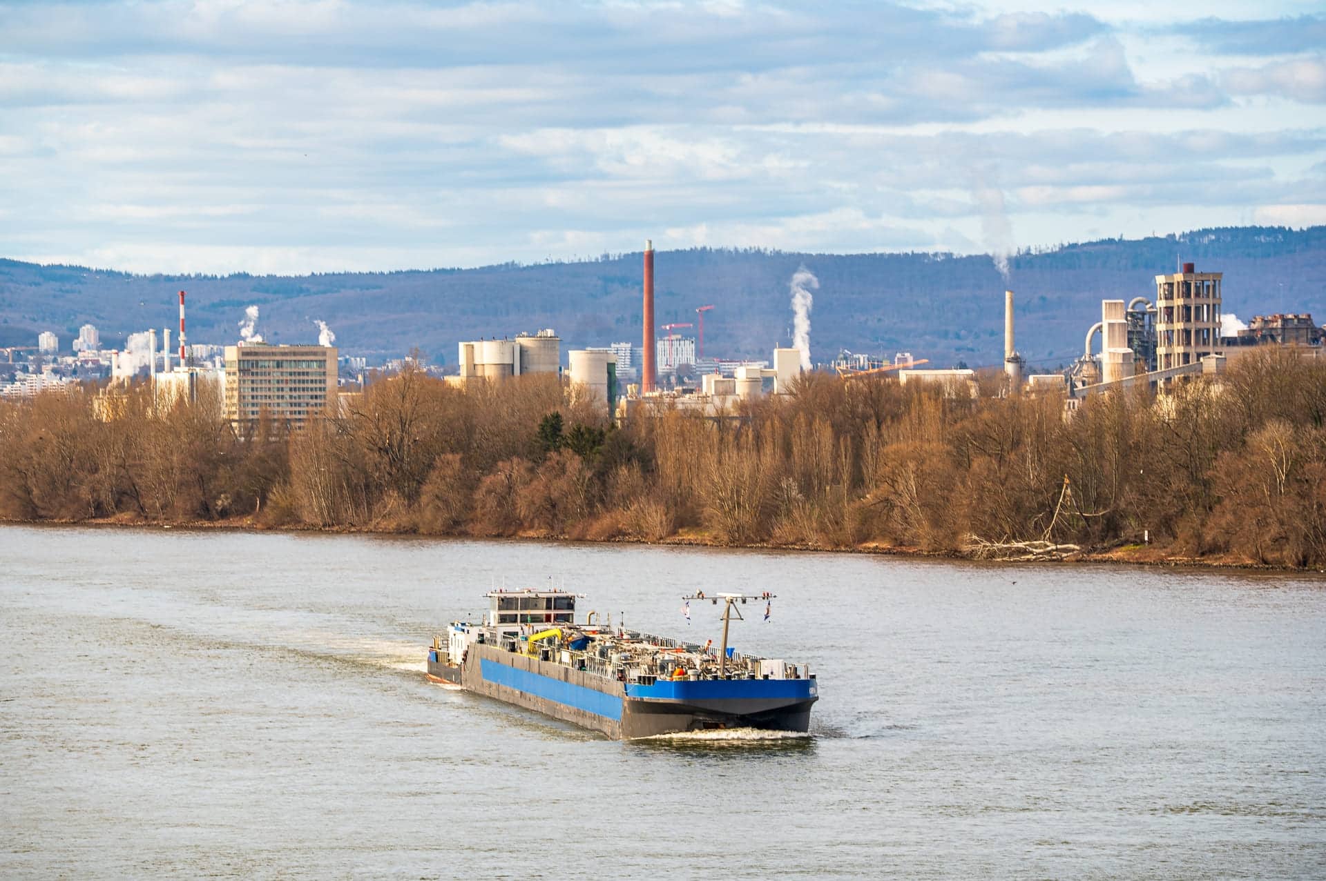 ARA Freight Market: Rhine Diversions Keep Barges Scarce as Rates Edge Higher Late in the Week
