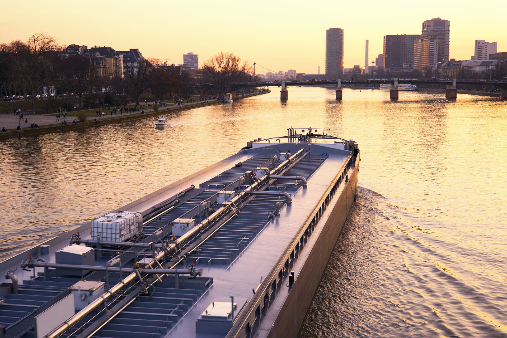 ARA Freight Market: Severe Barge Scarcity Drives Rates to Multi-Month Highs