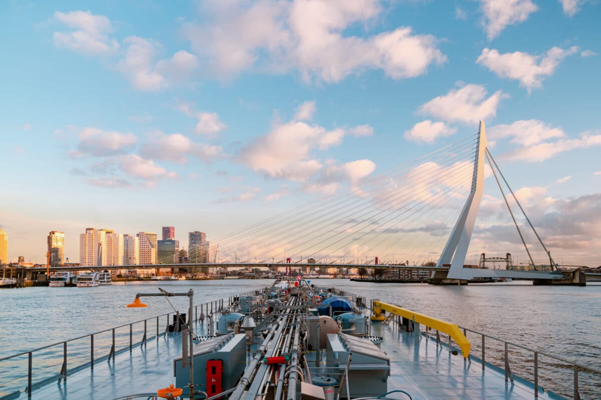 Rhine Freight Market: Rerouting and Record Lows Define a Volatile Week