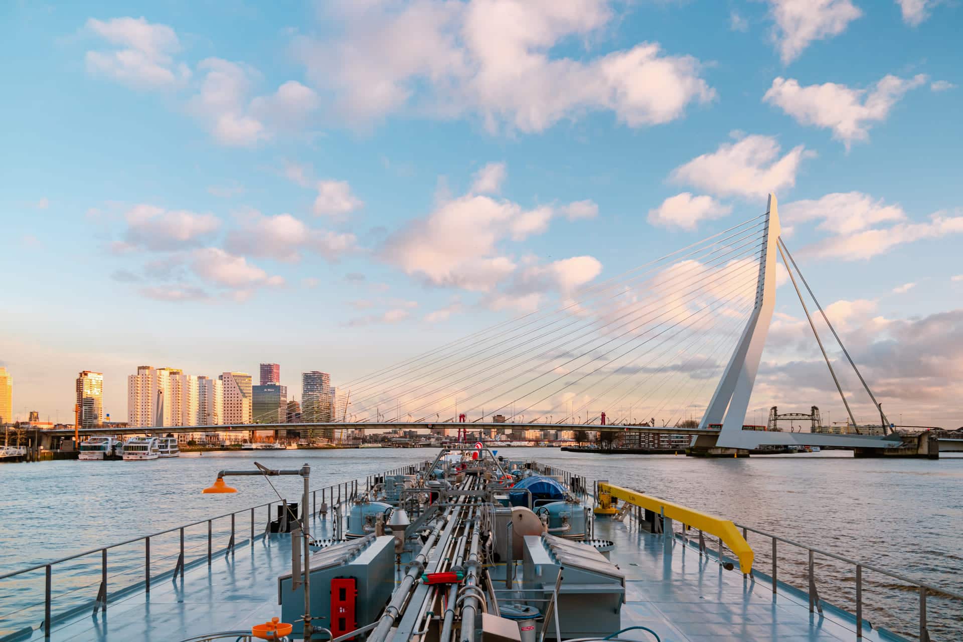 Rhine Freight Market: Rerouting and Record Lows Define a Volatile Week